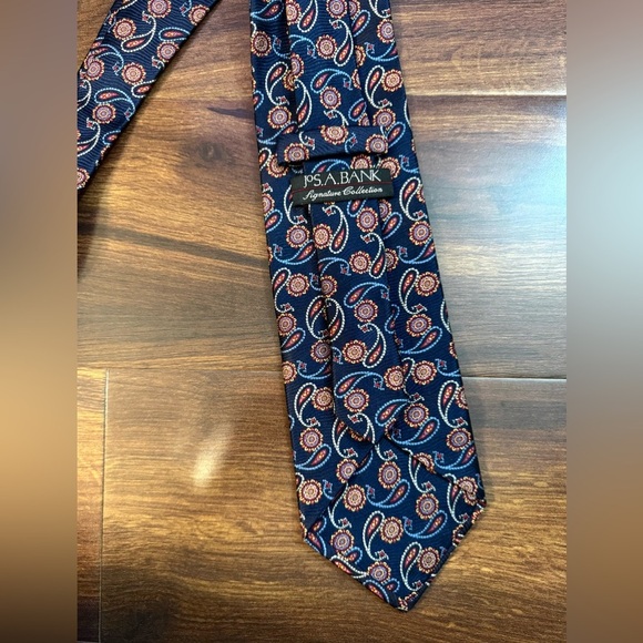 JOS A. BANK Silk Navy Paisley Design Tie Made In Italy - Picture 4 of 10